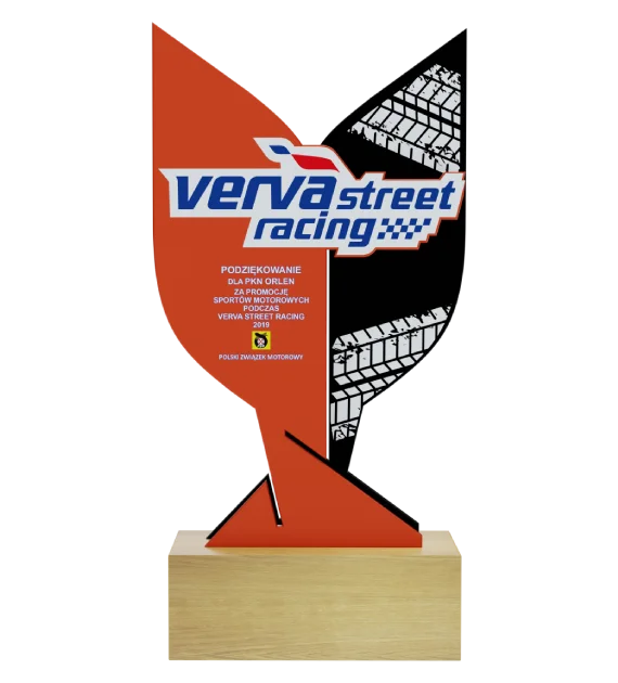 Statuetka Verva street racing wycięta laserowo i umieszczona na drewnianej podstawie - przód
