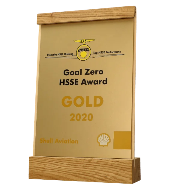 Statuetka Goal Zero HSSE Award to drewniana statuetka z wysuwanym, metalowym elementem - bok
