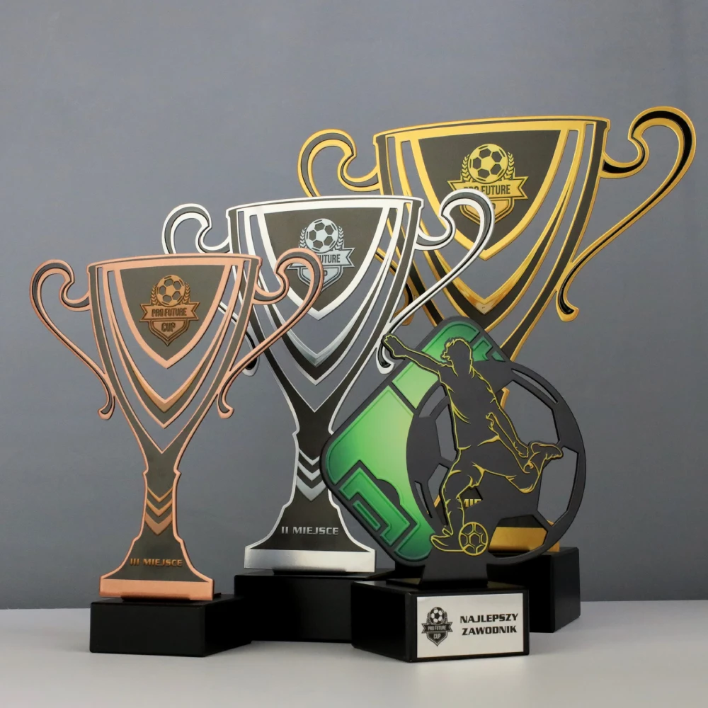 Statuetka na Pro Future Cup w dwóch wersjach, które idealnie do siebie pasują - zestaw